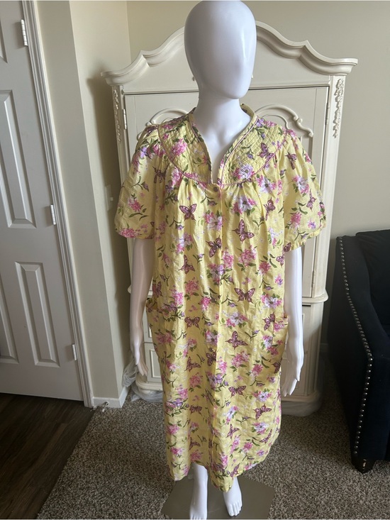 Bobbie Brooks Other - Granny Bobbie Brooks Yellow Floral & Butterfly Nightgown
